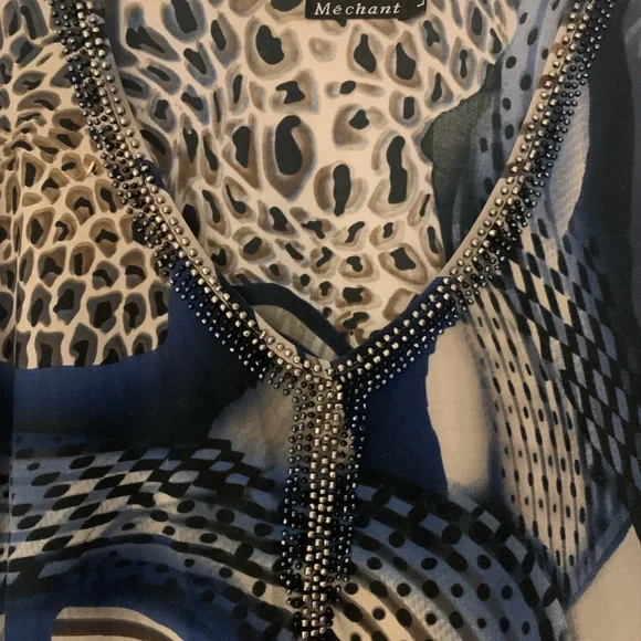 Silky feel, blue print Tunic Top! - Picture 2 of 4